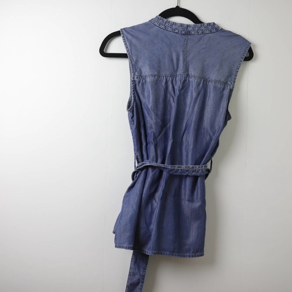 Free when bundled! Anthro Holding Horses Sleeveless Chambray Blouse - Picture 8 of 9